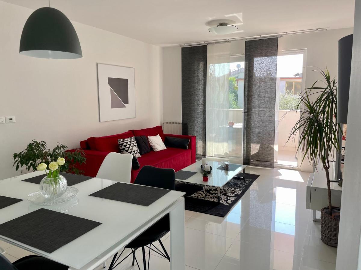 Apartments Bloom Near The Beach Porec Bagian luar foto