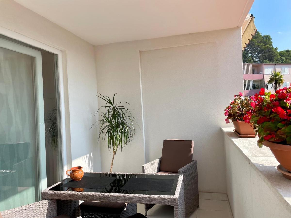 Apartments Bloom Near The Beach Porec Bagian luar foto
