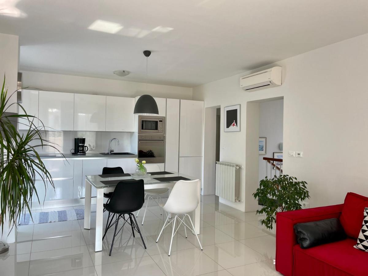 Apartments Bloom Near The Beach Porec Bagian luar foto