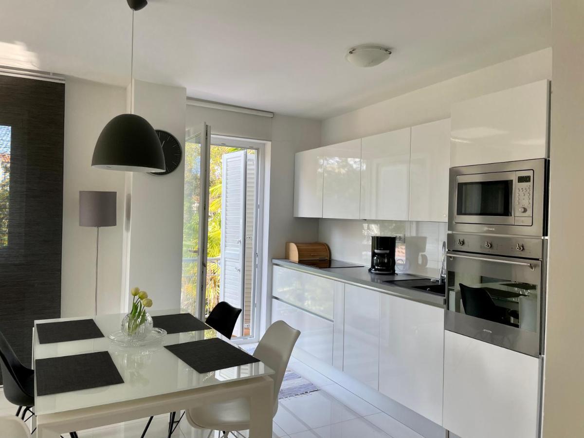 Apartments Bloom Near The Beach Porec Bagian luar foto