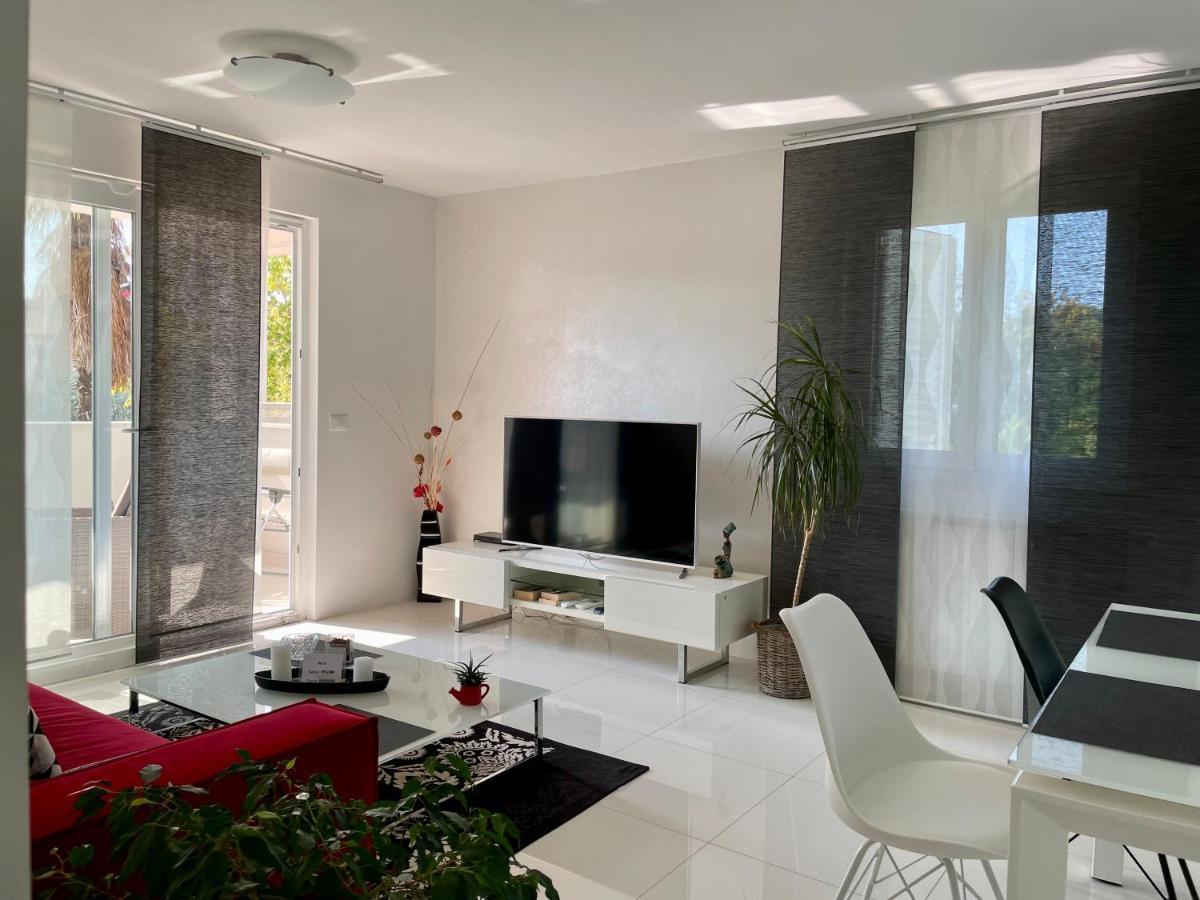 Apartments Bloom Near The Beach Porec Bagian luar foto