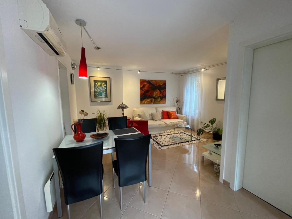 Apartments Bloom Near The Beach Porec Bagian luar foto